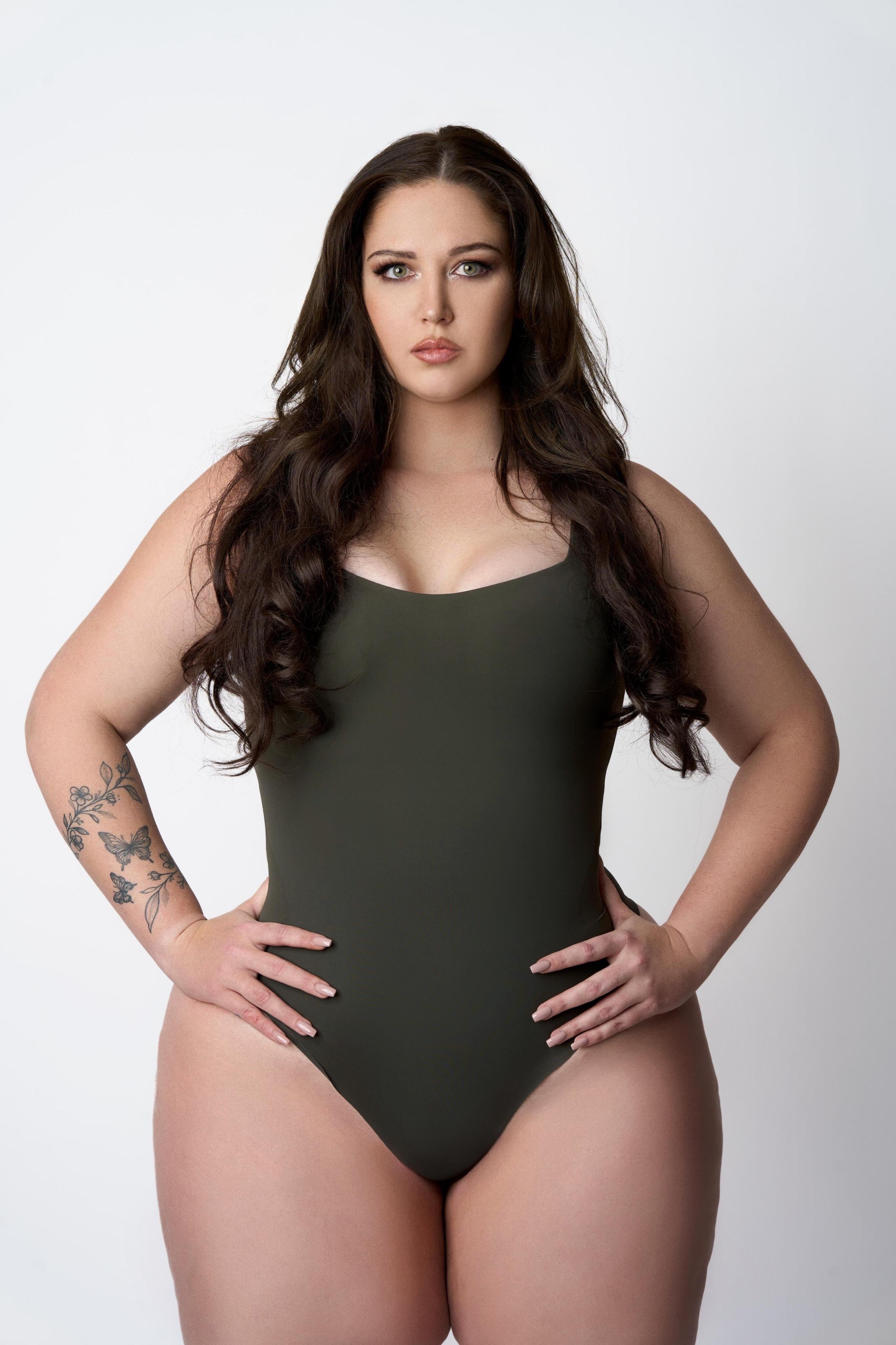 SKULPT Square Neck Bodysuit in Ivy – shapewear bodysuit with built-in bra